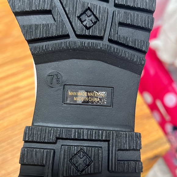 NIB size 7.5  boots - Picture 4 of 9